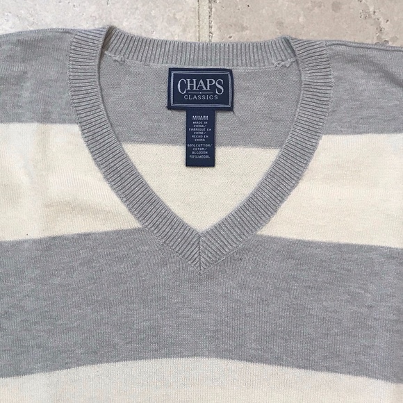 Chaps Classics V-Neck Women's Sweater Size Medium - Picture 3 of 6